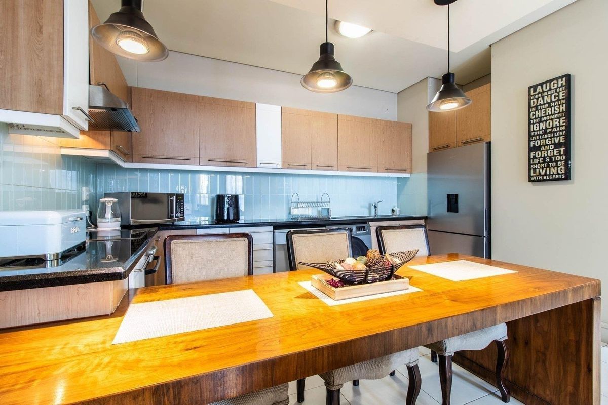 Upmarket 2 Bedroom Apartment for Sale - Photo 2