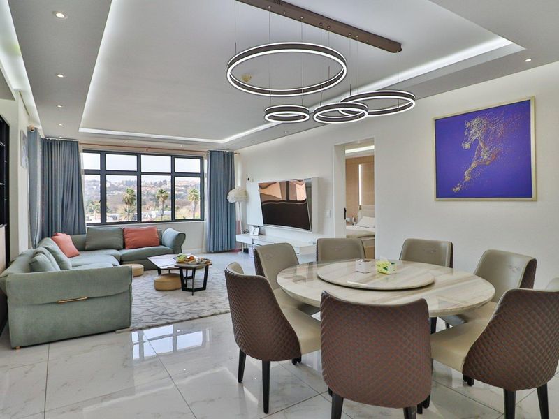Stunning Double 3 Bedroom Apartment For Sale - Photo 4