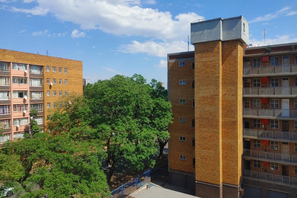 Versatile 5-Bedroom Investment Property with High Rental Income! - Photo 4