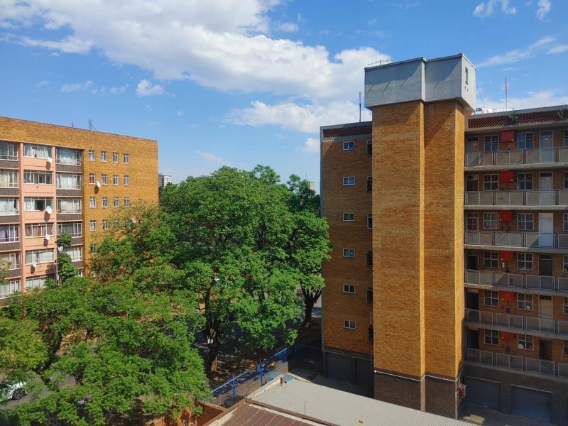 Versatile 5-Bedroom Investment Property with High Rental Income! - Photo 4
