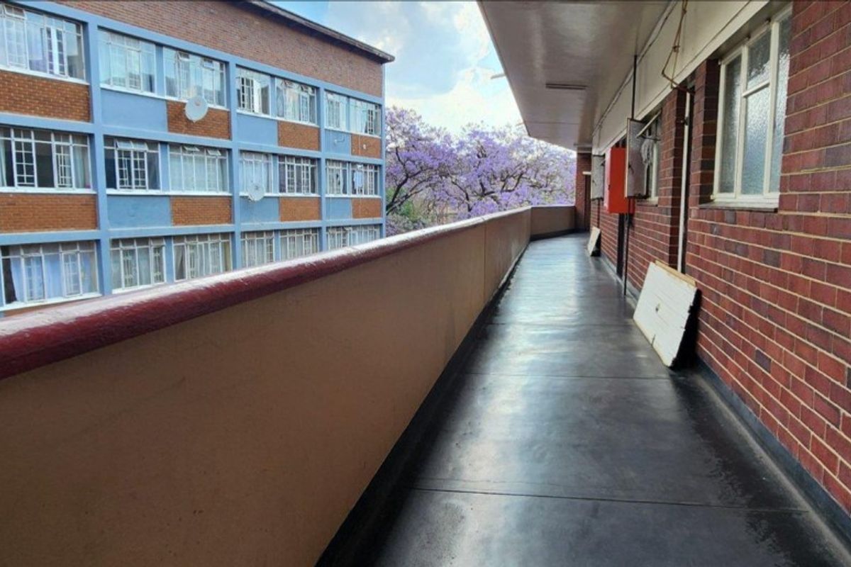 Versatile 5-Bedroom Investment Property with High Rental Income! - Photo 5