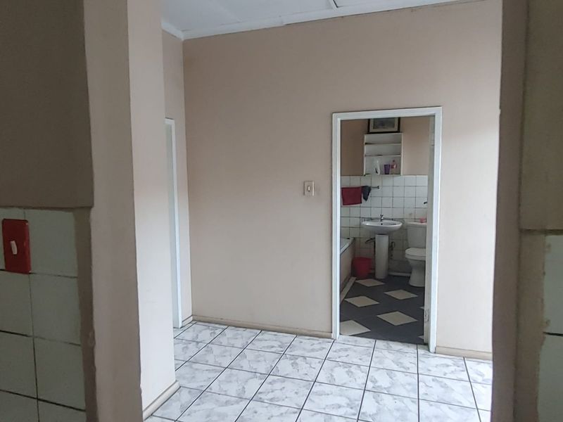 Versatile 5-Bedroom Investment Property with High Rental Income! - Photo 10