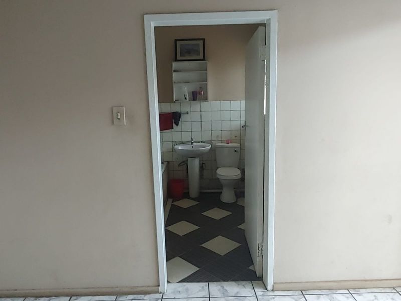 Versatile 5-Bedroom Investment Property with High Rental Income! - Photo 7