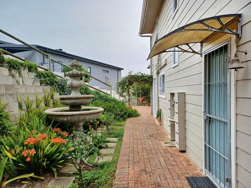 Charming 3-Bedroom Home with Mountain Views - Photo 3