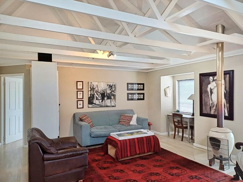 Charming 3-Bedroom Home with Mountain Views - Photo 7