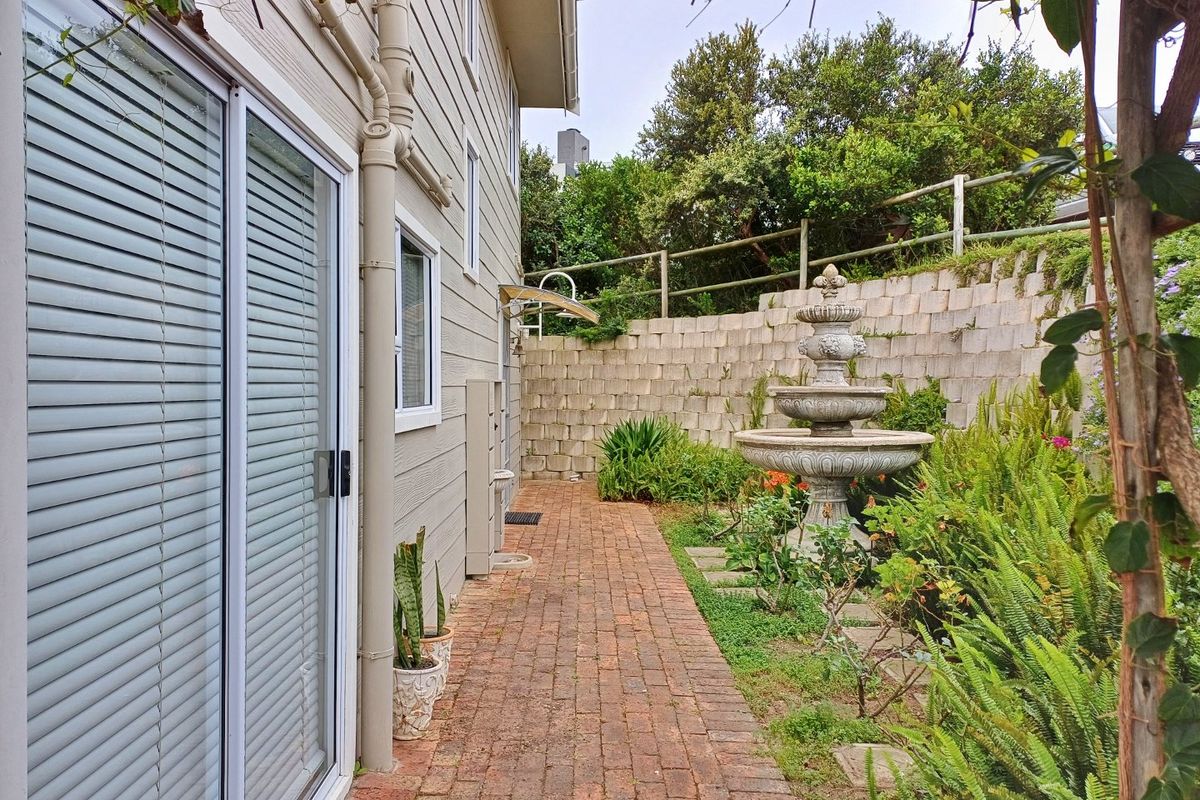 Charming 3-Bedroom Home with Mountain Views - Photo 4