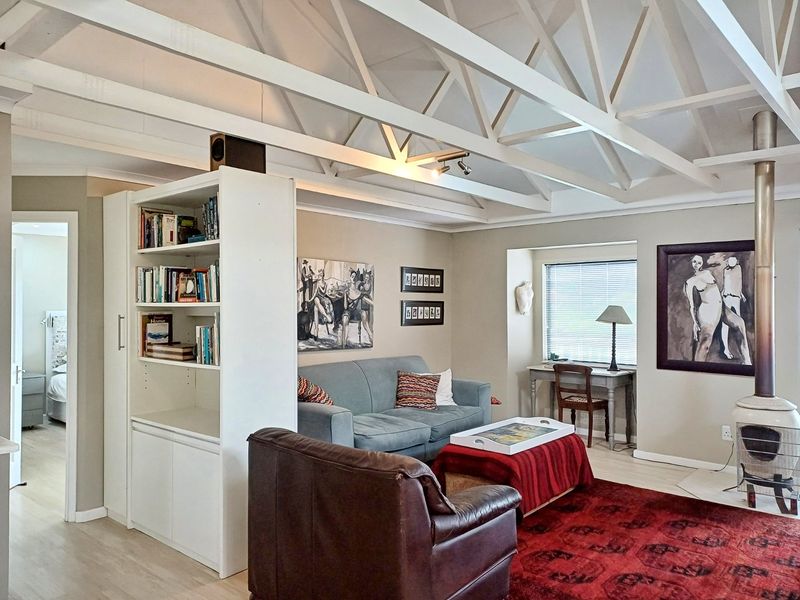 Charming 3-Bedroom Home with Mountain Views - Photo 5