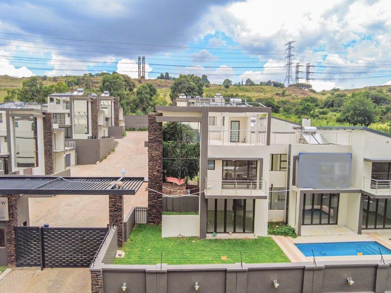 Modern And Brand New Development - 4 Bedroom Cluster In Bedfordview - Photo 1