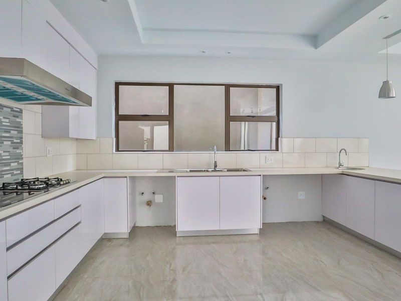 Modern And Brand New Development - 4 Bedroom Cluster In Bedfordview - Photo 4