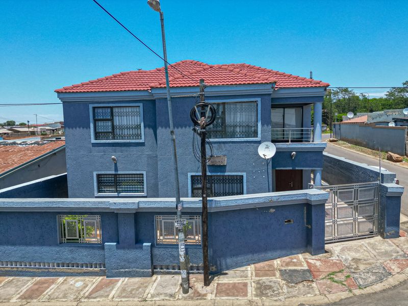 5 Bedroom House For Sale In Chiawelo - Photo 3