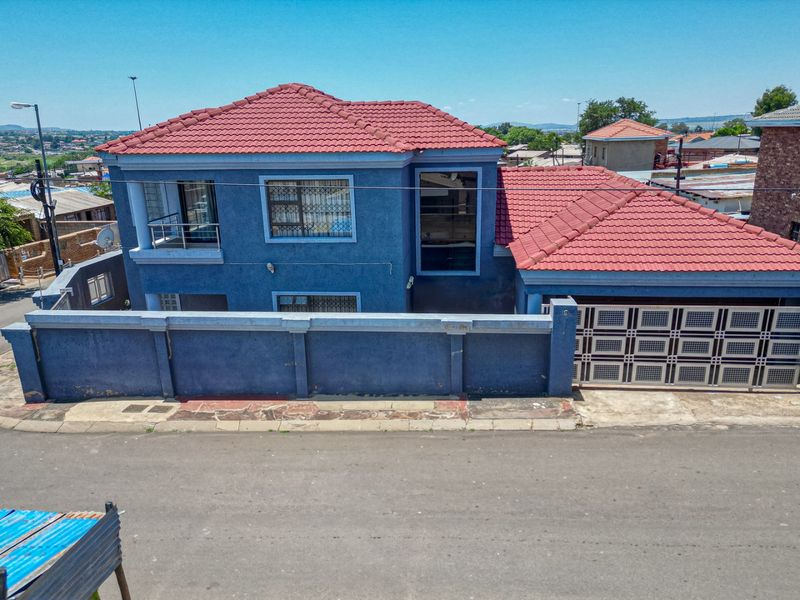 5 Bedroom House For Sale In Chiawelo - Photo 5