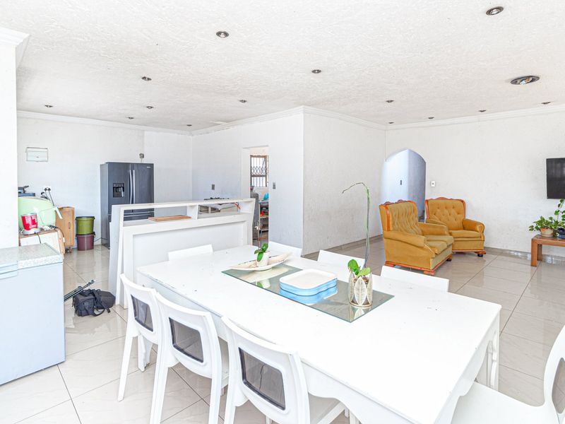 5 Bedroom House For Sale In Chiawelo - Photo 10