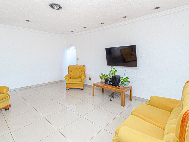 5 Bedroom House For Sale In Chiawelo - Photo 9