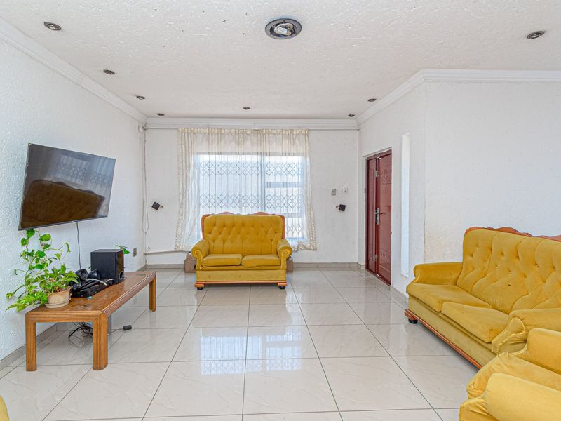 5 Bedroom House For Sale In Chiawelo - Photo 7