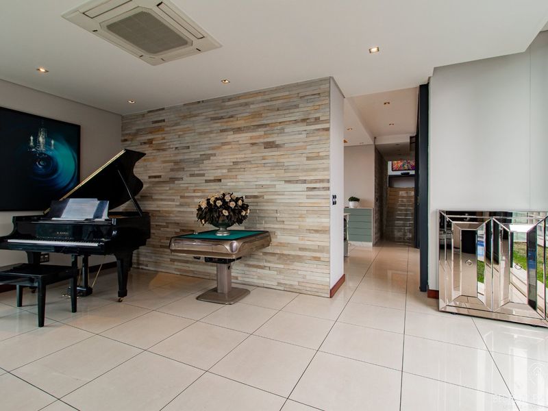 STUNNING 4 BEDROOM PENTHOUSE FOR SALE AT BEDFORD - Photo 9