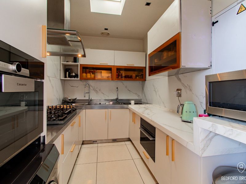 STUNNING 4 BEDROOM PENTHOUSE FOR SALE AT BEDFORD - Photo 7