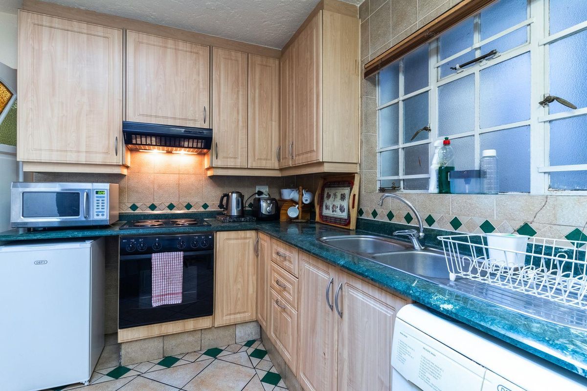 1 BEDROOM COTTAGE TO RENT - Photo 3