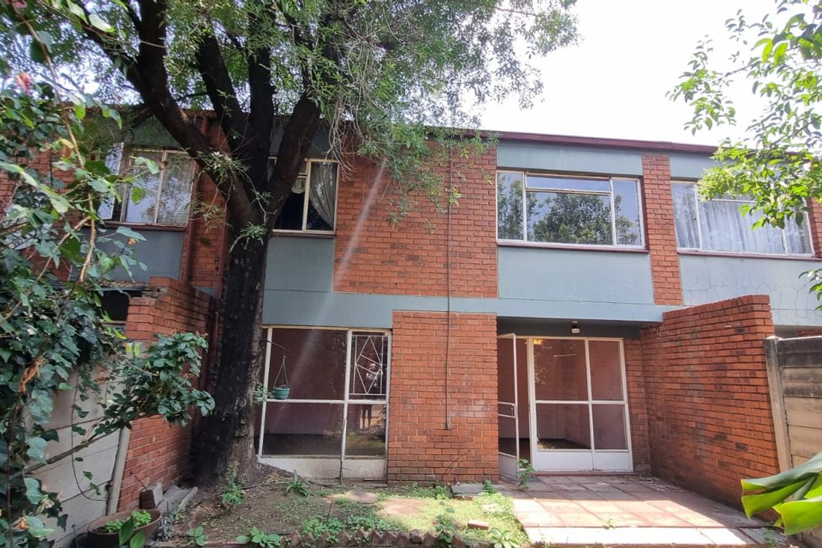 Exceptional Value in Golden Grove –3Bedroom Townhouse Ideal Investment.  - Photo 2