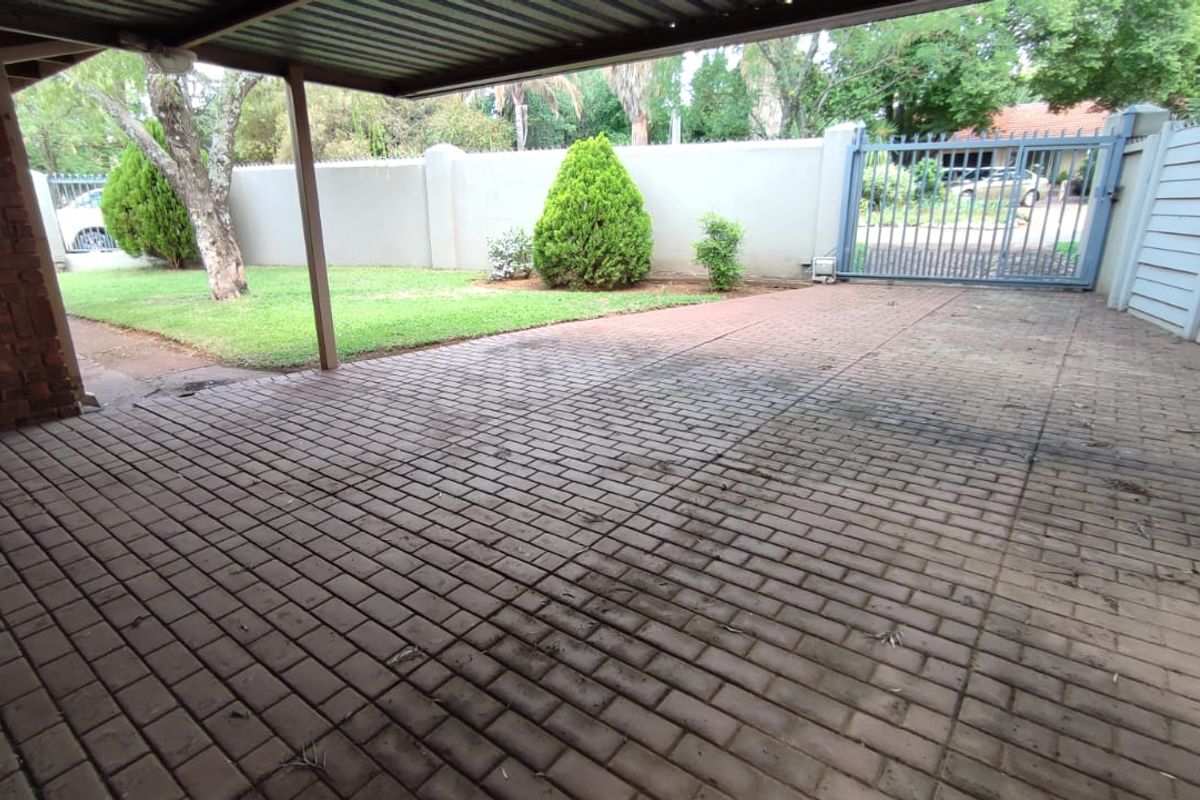 Exquisite 4 Bedroom Family Home in Prestigious Eldoraigne, Centurion. - Photo 5