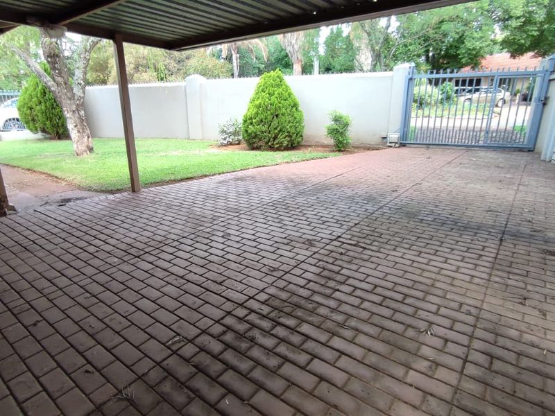 Exquisite 4 Bedroom Family Home in Prestigious Eldoraigne, Centurion. - Photo 5