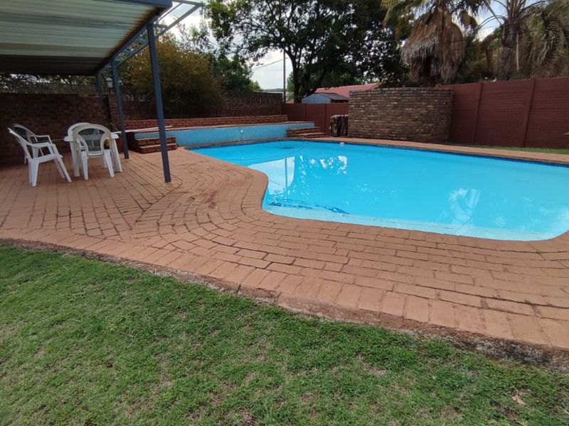 Exquisite 4 Bedroom Family Home in Prestigious Eldoraigne, Centurion. - Photo 8