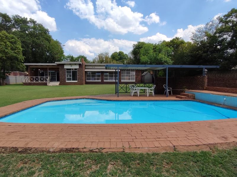 Exquisite 4 Bedroom Family Home in Prestigious Eldoraigne, Centurion. - Photo 7