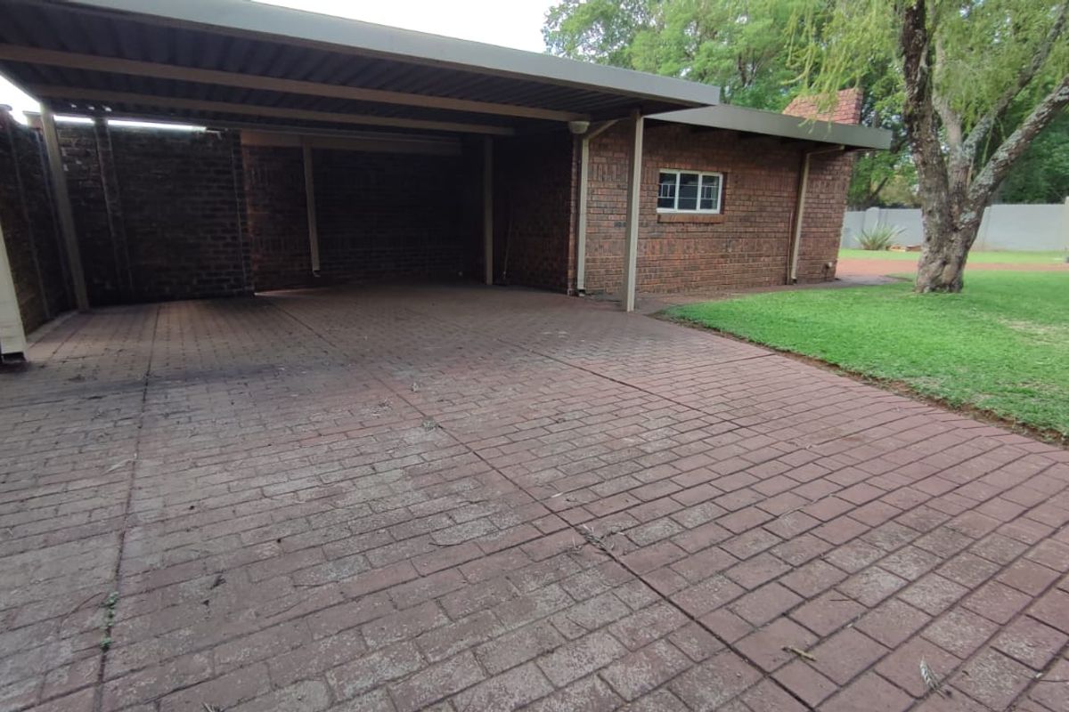 Exquisite 4 Bedroom Family Home in Prestigious Eldoraigne, Centurion. - Photo 4