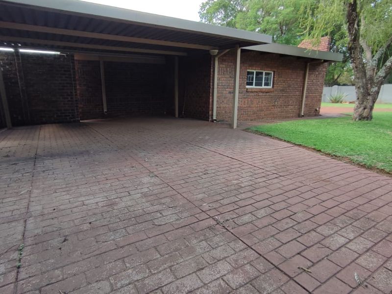 Exquisite 4 Bedroom Family Home in Prestigious Eldoraigne, Centurion. - Photo 4
