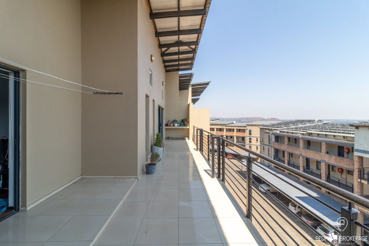3 Bedroom Penthouse for Sale - Photo 2