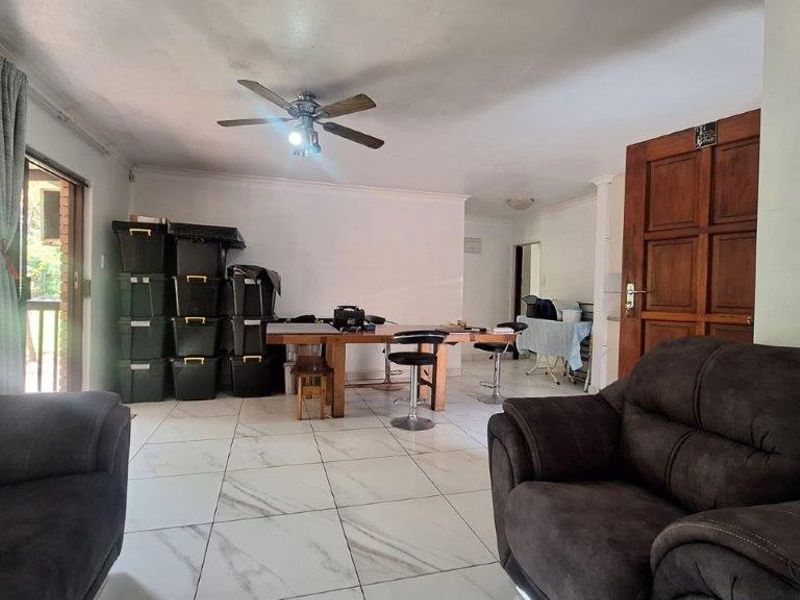 A  Lovely Townhouse In Margate - Photo 9