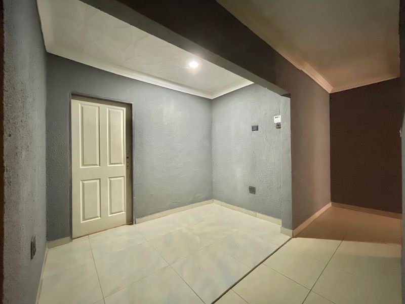 Middelburg Mall's Door Step - Secure Home For You And Your Family In Ext. 18 - Photo 8