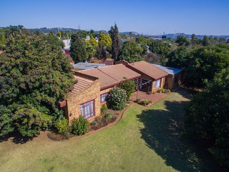 4 BEDROOM HOUSE FOR SALE IN BEDFORDVIEW - Photo 1