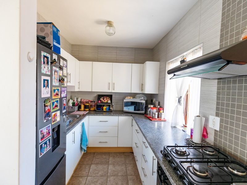 Lovely 2 Bedroom Sea View Unit For Sale In Manaba - Photo 4