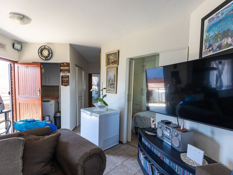 Lovely 2 Bedroom Sea View Unit For Sale In Manaba - Photo 9