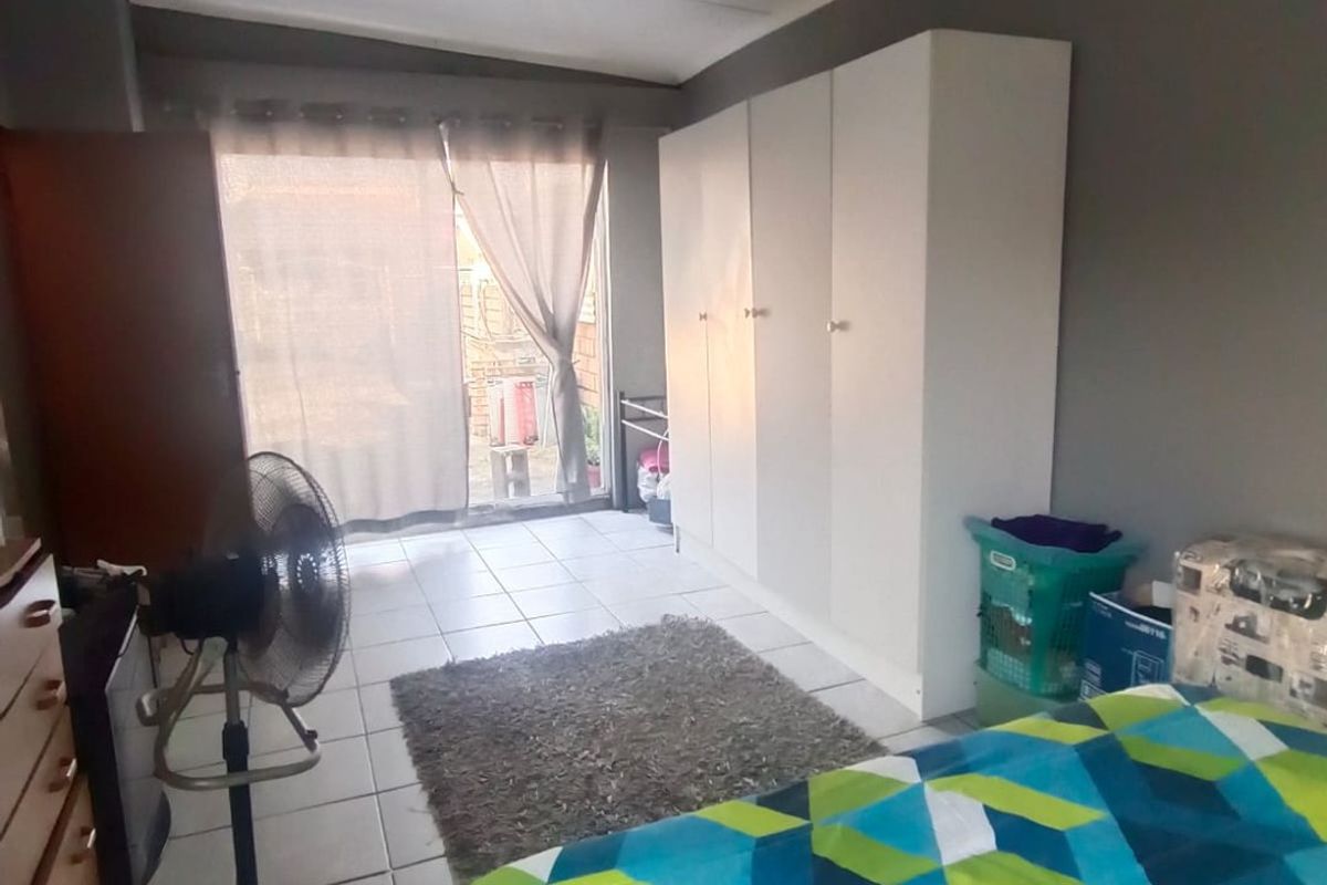 2 Bedroom House For Sale in Wentworth  R790,000 - Photo 5