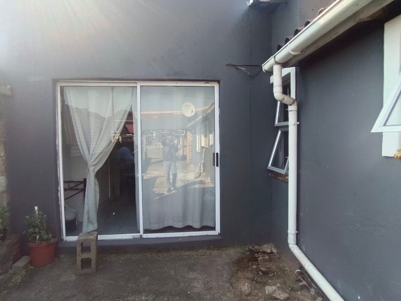 2 Bedroom House For Sale in Wentworth  R790,000 - Photo 8