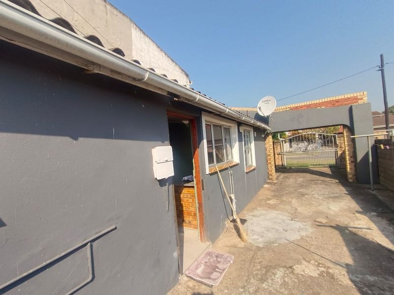 2 Bedroom House For Sale in Wentworth  R790,000 - Photo 7