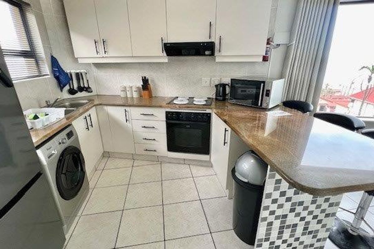 Stylish Beach Apartment in Prime Uvongo Location – Fully Furnished and Perfect for Investment - Photo 5