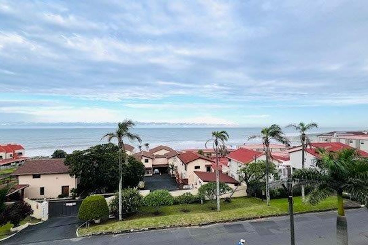 Stylish Beach Apartment in Prime Uvongo Location – Fully Furnished and Perfect for Investment - Photo 2