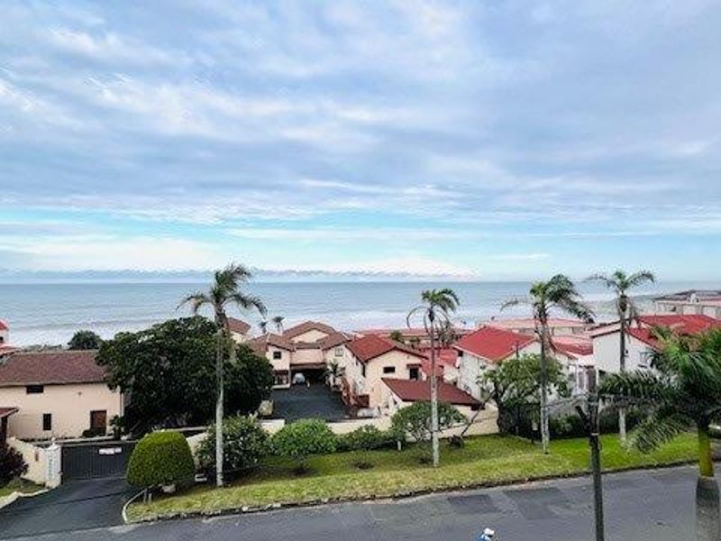 Stylish Beach Apartment in Prime Uvongo Location – Fully Furnished and Perfect for Investment - Photo 2