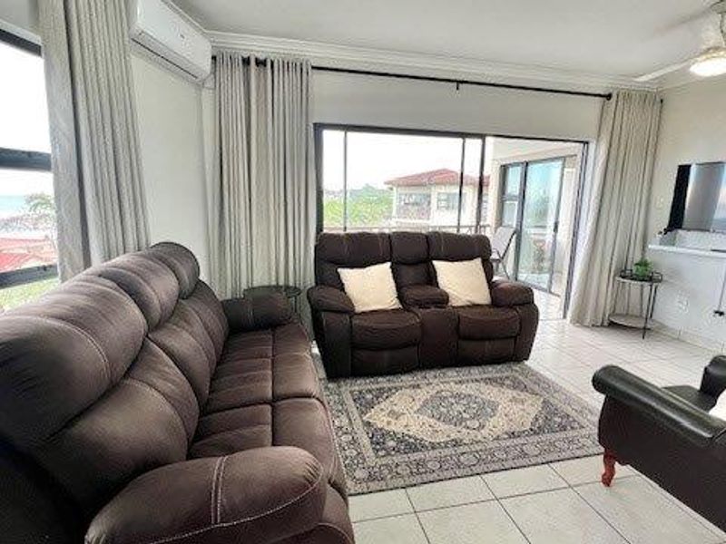 Stylish Beach Apartment in Prime Uvongo Location – Fully Furnished and Perfect for Investment - Photo 8