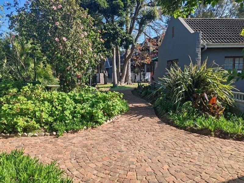 Prime Commercial Property with Restaurant & accommodation facilities for sale - Photo 8