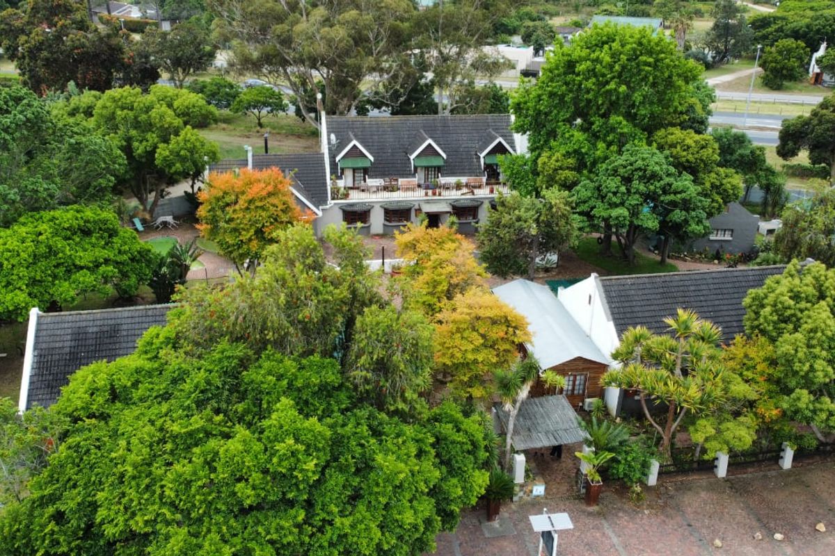 Prime Commercial Property with Restaurant & accommodation facilities for sale - Photo 2