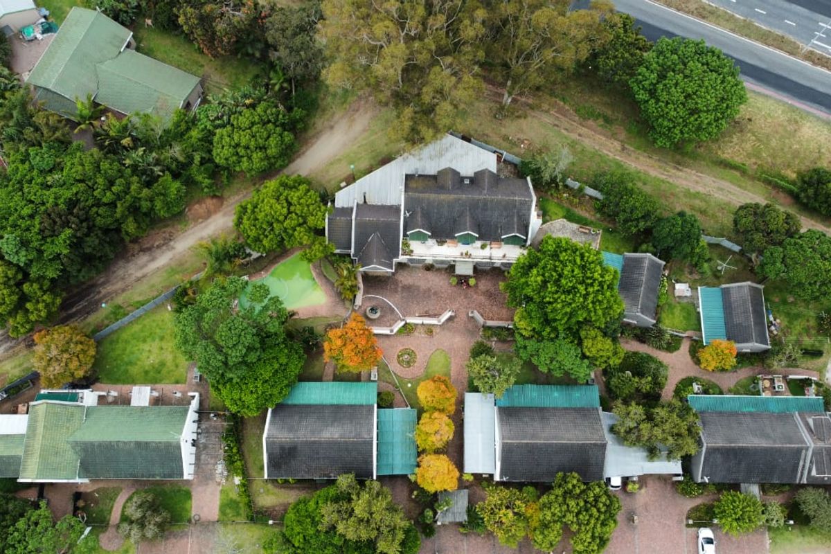 Prime Commercial Property with Restaurant & accommodation facilities for sale - Photo 4