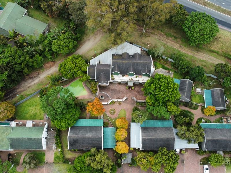 Prime Commercial Property with Restaurant & accommodation facilities for sale - Photo 4