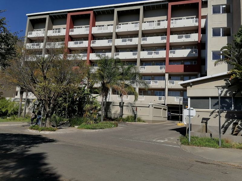 Beautiful fully furnished 2 bedroom Apartment for Sale in Universitas, Bloemfontein - Photo 3