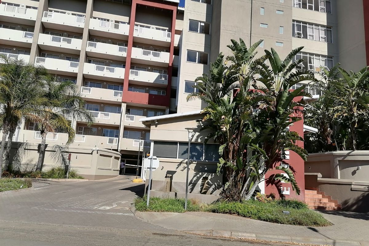 Beautiful fully furnished 2 bedroom Apartment for Sale in Universitas, Bloemfontein - Photo 2