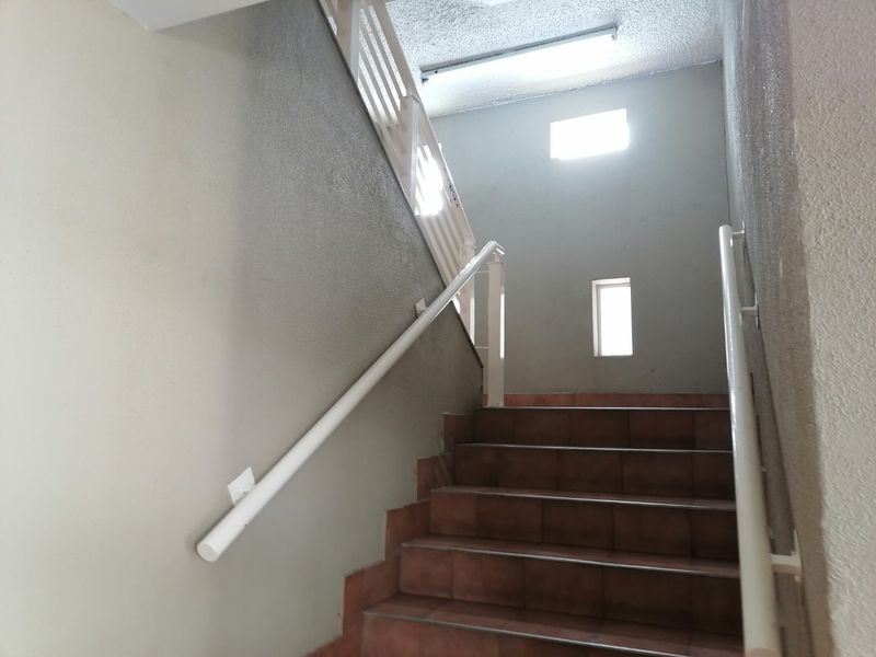 Beautiful fully furnished 2 bedroom Apartment for Sale in Universitas, Bloemfontein - Photo 10