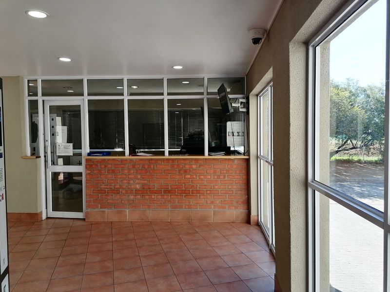 Beautiful fully furnished 2 bedroom Apartment for Sale in Universitas, Bloemfontein - Photo 9
