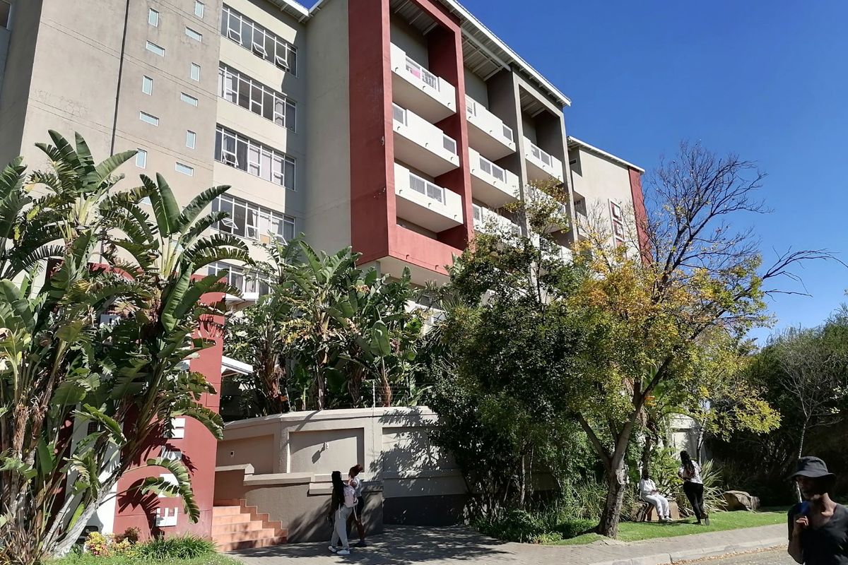 Beautiful fully furnished 2 bedroom Apartment for Sale in Universitas, Bloemfontein - Photo 4